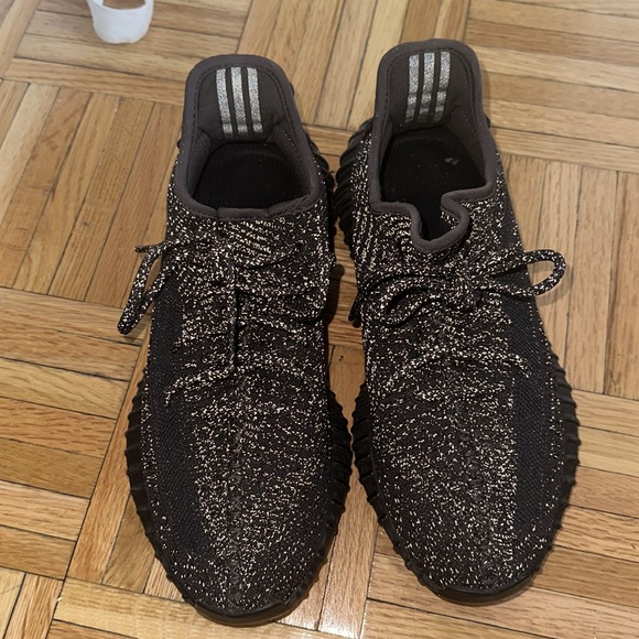 YEEZY SNEAKERS - Picture 4 of 6